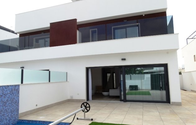 Obra nueva - Adosado - Pilar de la Horadada