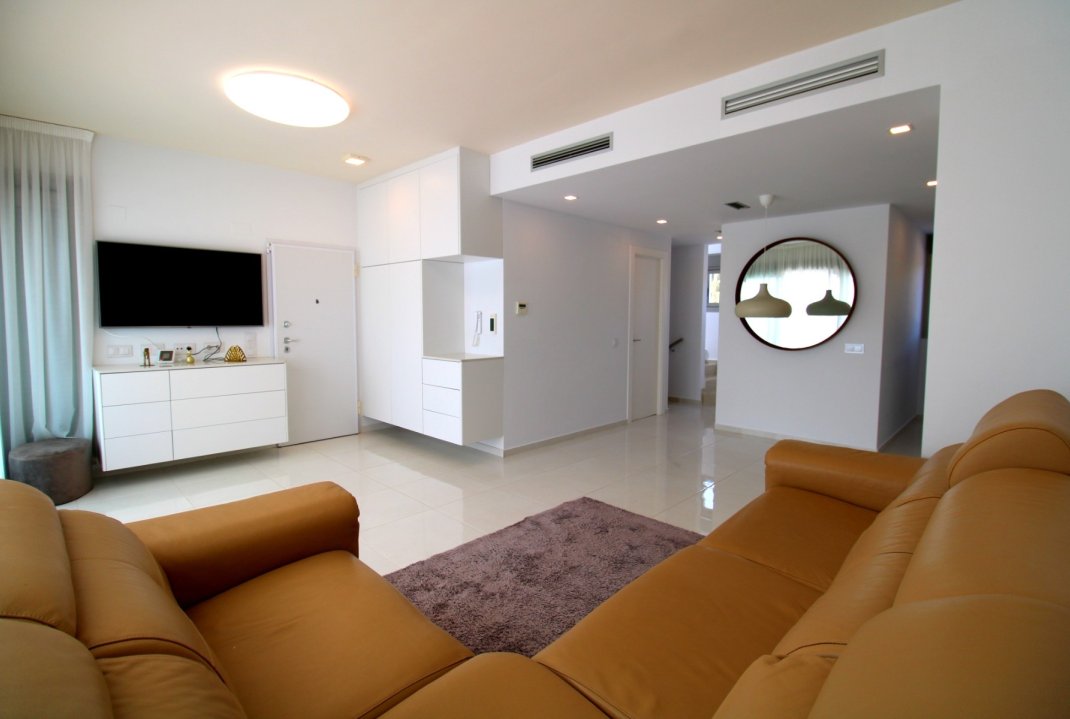 Segunda mano - Villa - San Miguel de Salinas