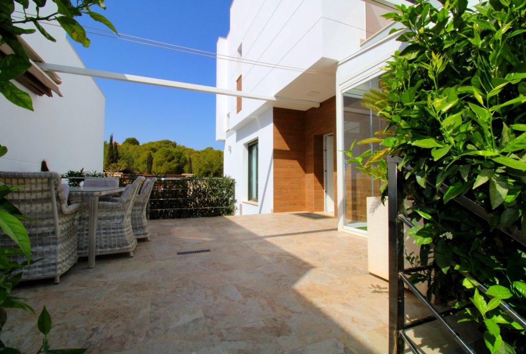 Segunda mano - Villa - San Miguel de Salinas