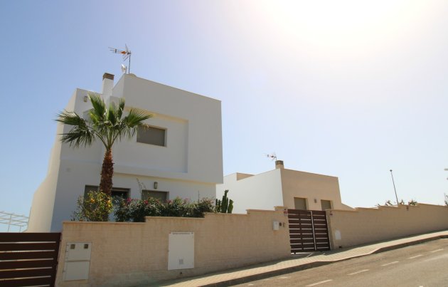 Segunda mano - Villa - San Miguel de Salinas