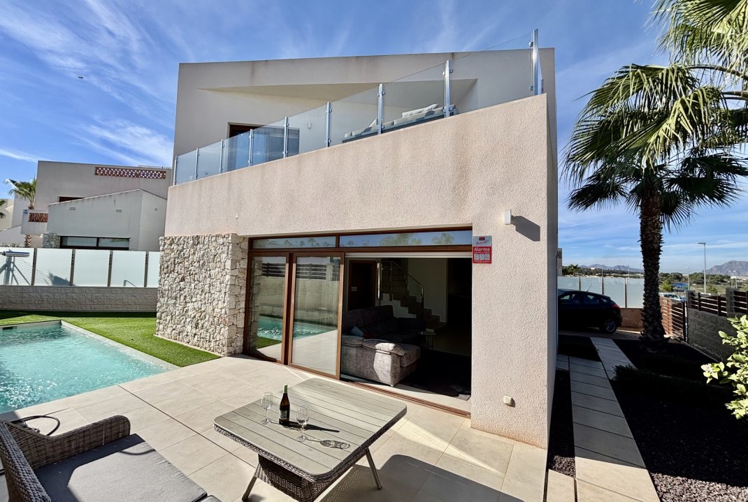 Obra nueva - Adosado - Benijofar