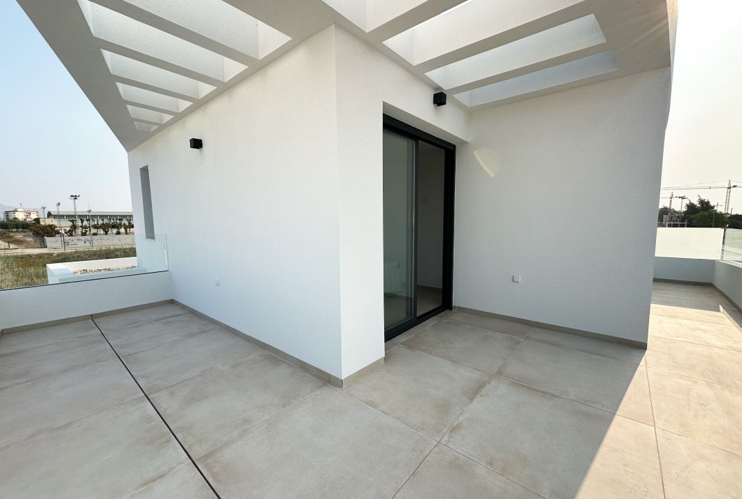 Obra nueva - Villa / Semi pareado - Dolores