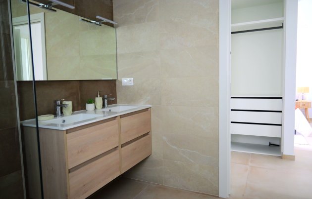 Obra nueva - Villa / Semi pareado - Dolores