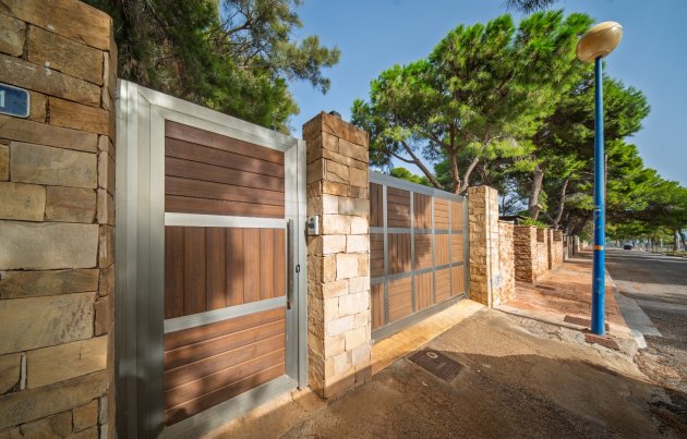 Segunda mano - Villa / Semi semi-detached - Orihuela Costa