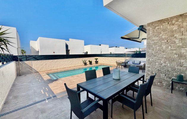 Obra nueva - Adosado - Benijofar