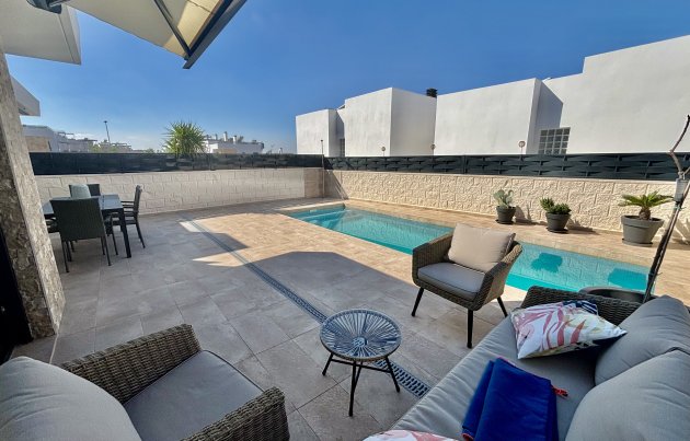 Obra nueva - Adosado - Benijofar